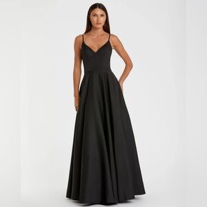 Mac Duggal Ieena Black Classic A-Line V-Neck Ball Gown in Black NWOT